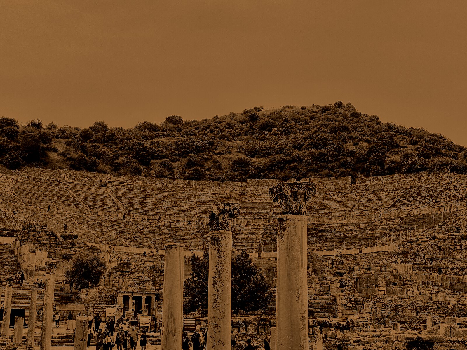 Efes Büyük Tiyatro kalıntıları